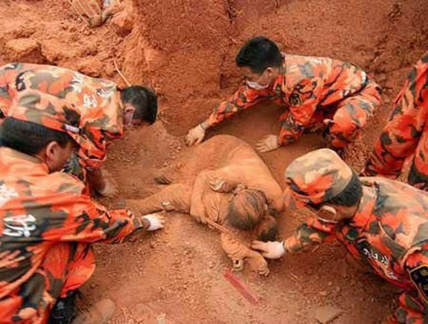 Hình ảnh trong vụ động đất ở Tứ Xuyên.