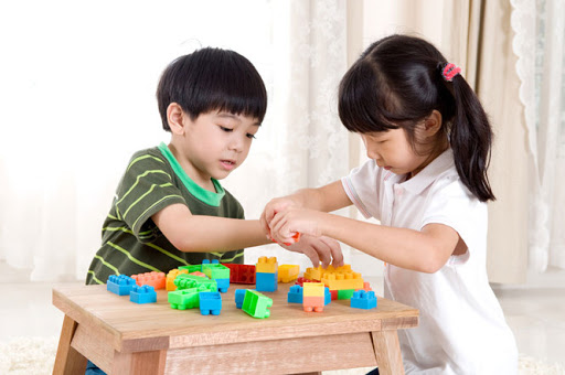 Dạy con kết bạn