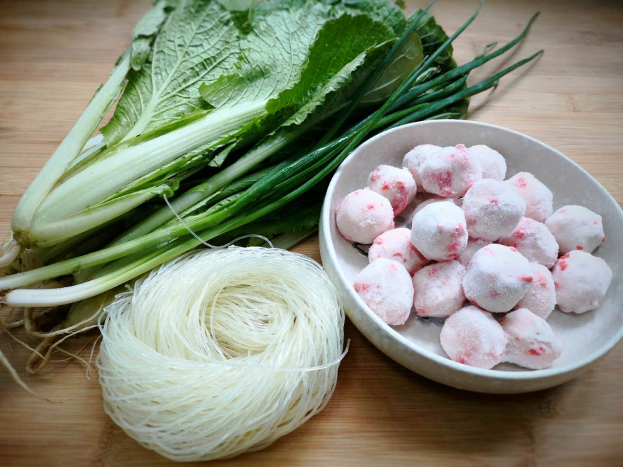 Chuẩn bị các nguyên liệu cần thiết.