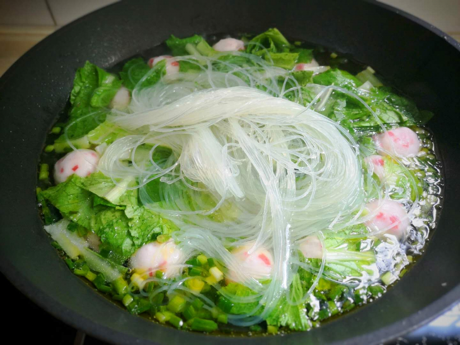 Cho miến vào.