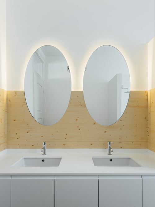 Khu vực vệ sinh hiện đại trong căn hộ 200 m2.