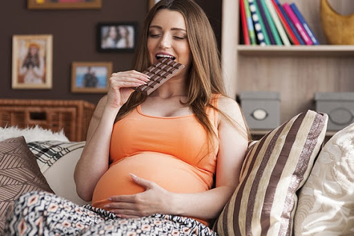 Mẹ bầu không ăn socola trước khi đi ngủ