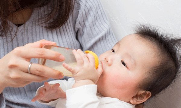 Bình nhựa ảnh hưởng tới hệ tiêu hóa của trẻ