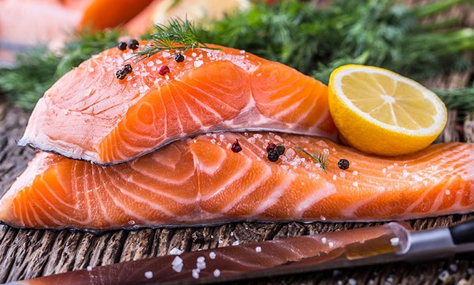 Cá là nguồn cung cấp vitamin D dồi dào.