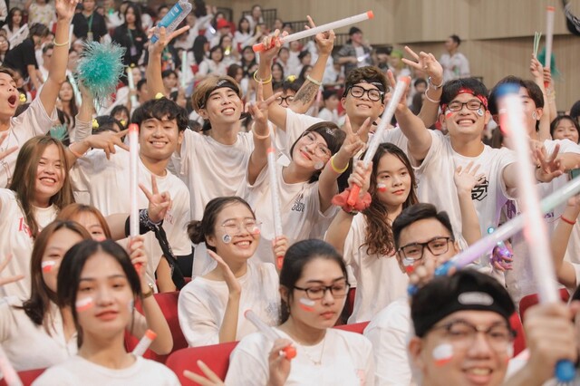 Sinh viên tham dự chương trình Blooming hứng thú với tinh thần “dám thể hiện, là chính mình” của realme.