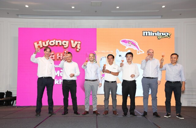 Tập đoàn ADM chính thức ra mắt sản phẩm thức ăn cho mèo Minino Yum vị cá hồi.