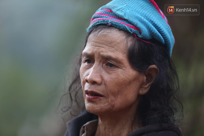 Bà Hồ Thị Hồng mất 8 người thân gồm con trai, con rể, cháu sau vụ sạt lở. (Ảnh: Kênh 14)