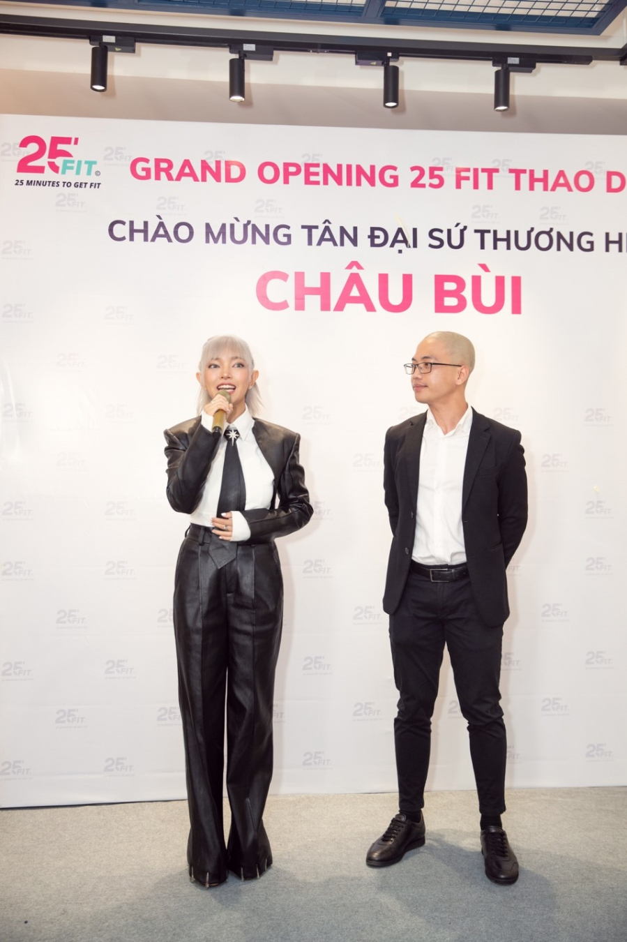 Châu Bùi diện nguyên cây đen sành điệu tại sự kiện khai trương 25 FIT THẢO ĐIỀN.