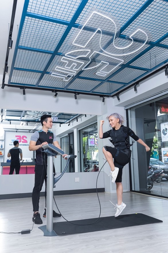 Châu Bùi trong một buổi tập tại 25 FIT.