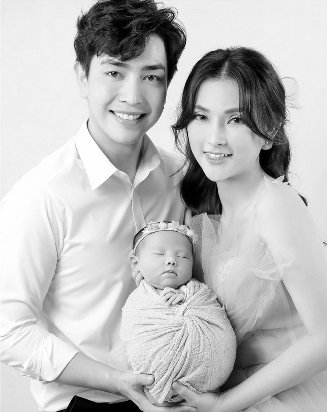 vo-chong-thu-thuy-hanh-phuc-ben-con-gai-nho-7bc-5345611