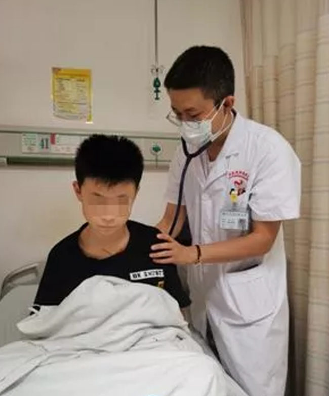 Bé trai 12 tuổi mắc ung thư phổi vì thói quen xấu
