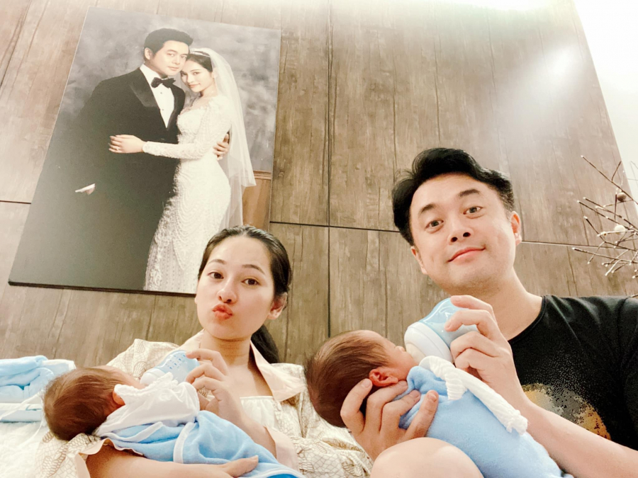 Dương Khắc Linh và Sara Lưu vừa hạ sinh 2 cậu con trai đáng yêu trước ngày Đông Nhi 