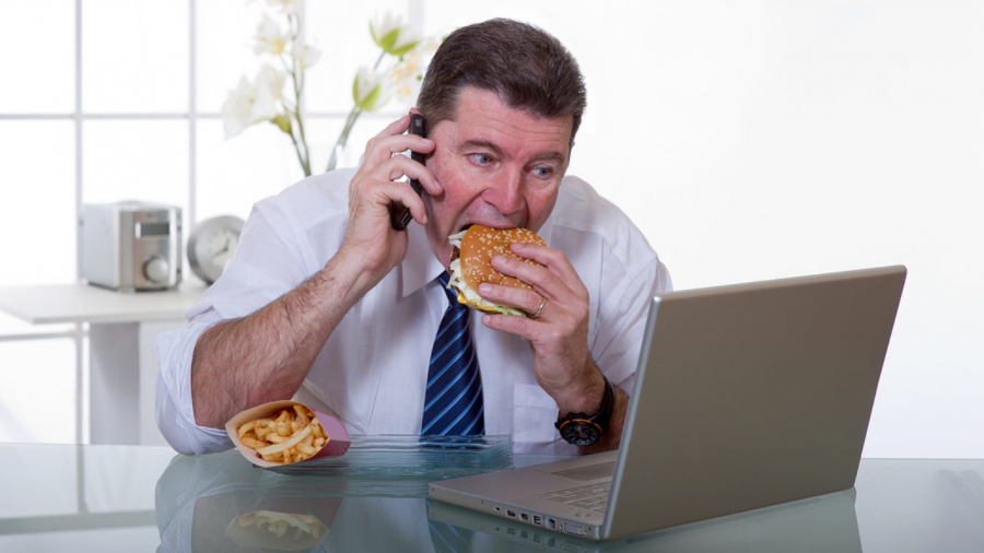 Thói quen ăn nhanh gây hại dạ dày của bạn