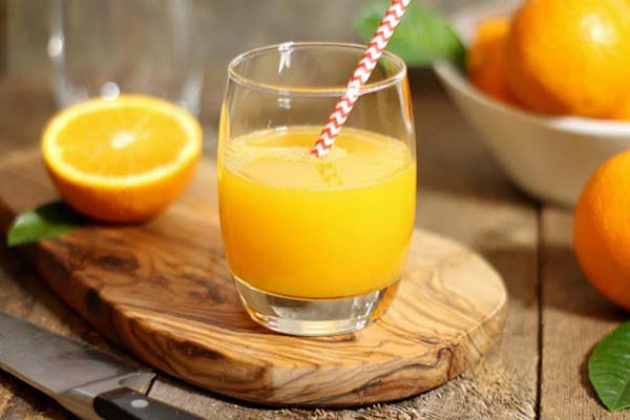 Uống nước cam tốt cho sức khỏe giàu vitamin C