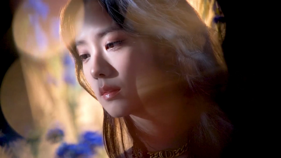 Bóng đổ của chiếc sống mũi nhìn vô cùng hoàn hảo của Jisoo