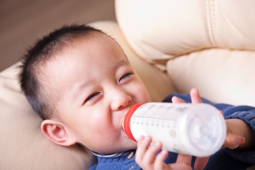 Không pha sữa với thuốc hoặc uống cùng lúc