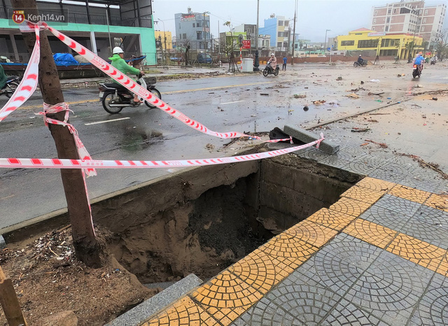 Tại một số điểm bị sụt lún sâu tại các tuyến đường ở TP.Đà Nẵng (Ảnh: Pháp luật và bạn đọc)