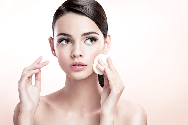 Tẩy trang trước khi ngủ tốt cho sức khỏe