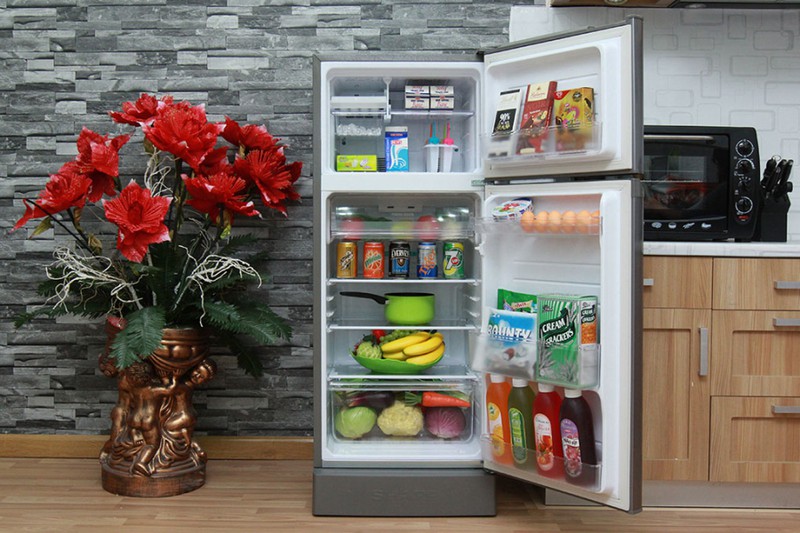 Đừng bao giờ đặt hoa bên nóc tủ lạnh