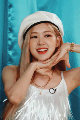 Hay đơn giản mà vẫn xinh đẹp như nàng tiểu thư hoàng gia Anh khi diện full set trắng đơn giản