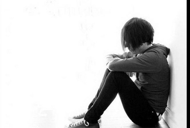 Lòi chê bai, chỉ trích của bố mẹ là áp lực ảnh hưởng tâm lý con cái (Ảnh minh họa)