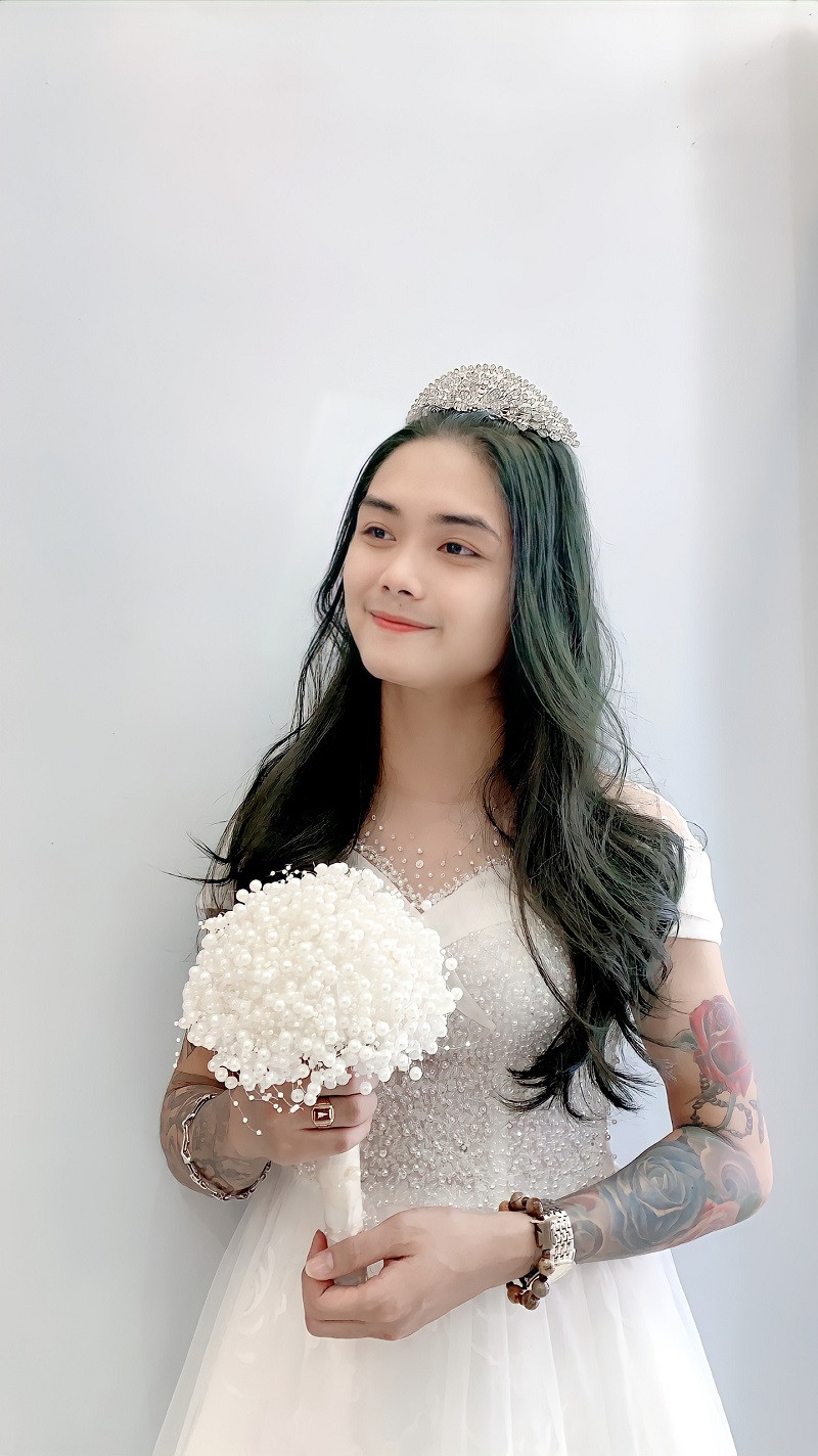 Bạn gái còn thích trang điểm cho Hàn Lâm theo phong cách bánh bèo