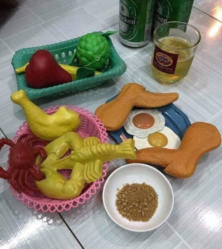 Muốn cua có cua, muốn gà có gà, món gì cũng có. Thậm chí còn có luôn cả bột canh chấm cho sinh động nhé.