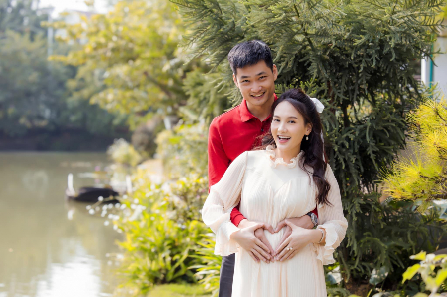 Bảo Thanh đã chia sẻ hình ảnh chụp cùng chồng và viết kèm dòng chia sẻ: