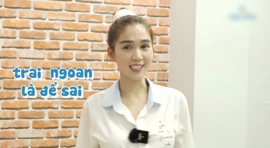 Ngọc Trinh để mặt mộc, xuất hiện trong hậu trường dự án mới.