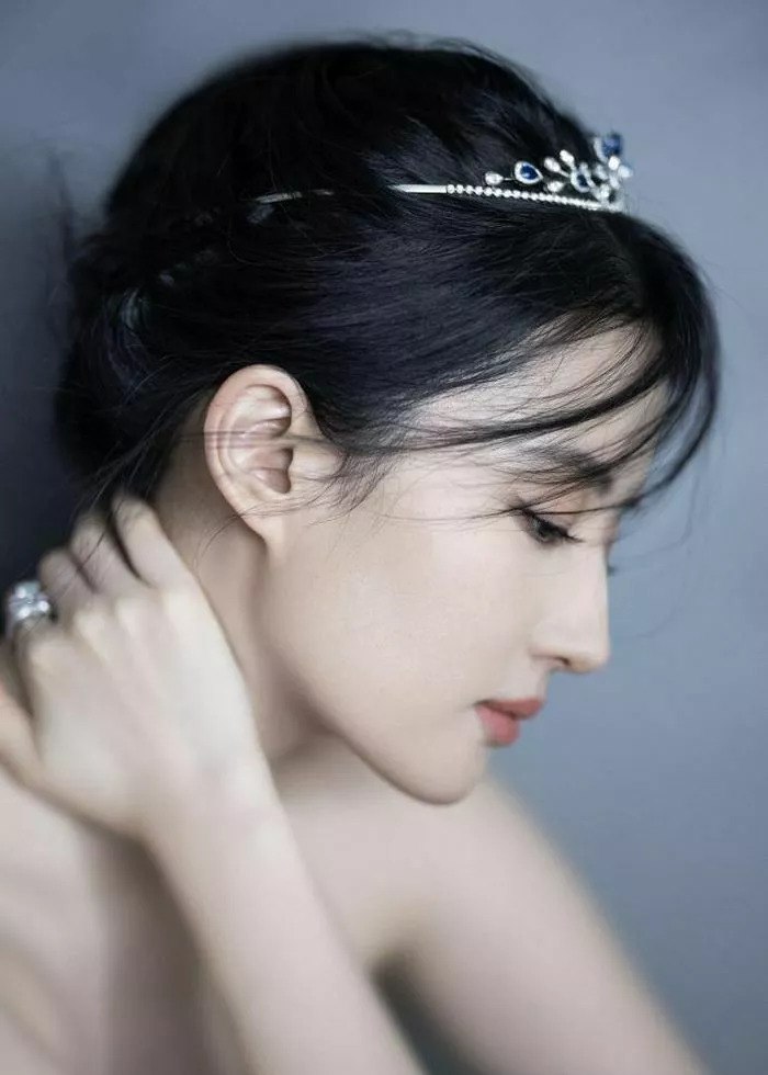 Thần tiên tỷ tỷ Lưu Diệc Phi chính thức lấy lại phong độ vóc dáng