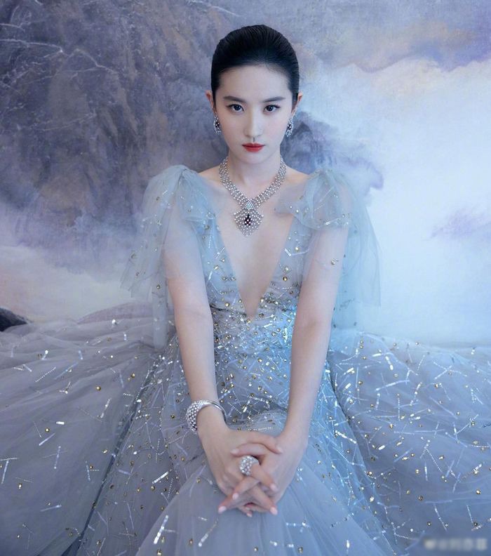 Lưu Diệc Phi vẫn ngời ngời khí chất