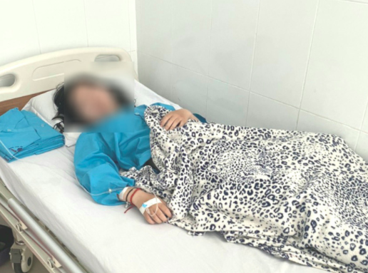 Nữ sinh Y. đang được điều trị tại Bệnh viện Nhi Đồng 2 (TP HCM) (Ảnh: Người lao động)