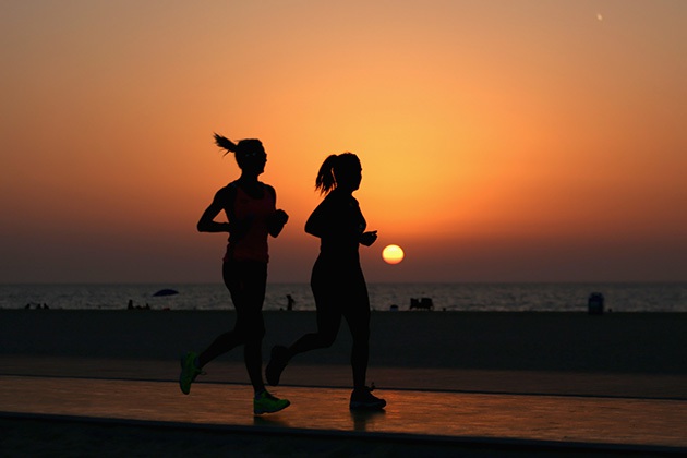 Tập thể dục buổi tối tăng cường cơ bắp