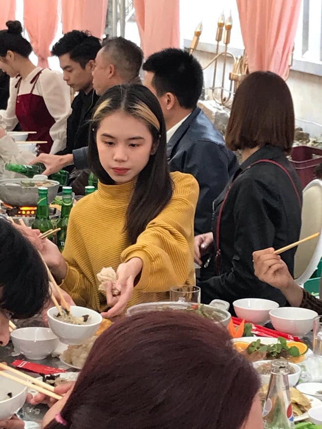 Sao Việt 24h: Shark Bình tung ảnh đi ăn cùng Phương Oanh và 2 con, làm rõ quan hệ giữa người tình với con riêng