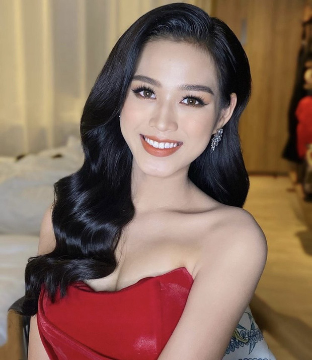 Mới đây, Hoa hậu Đỗ Thị Hà đã có màn lột xác hoàn toàn với hình ảnh thêm