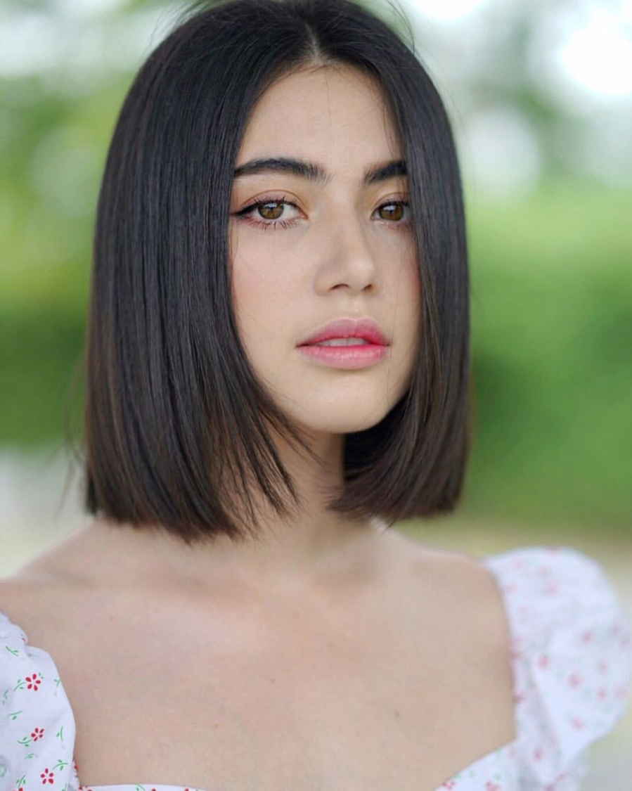 Còn với những cô nàng thích sự cổ điển, thanh lịch và đơn giản thì hãy thử kiểu tóc bob layer ôm mặt này ngay thôi