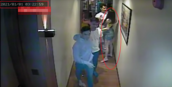 Những hình ảnh của nữ tiếp viên tại khách sạn trước khi được phát hiện tử vong