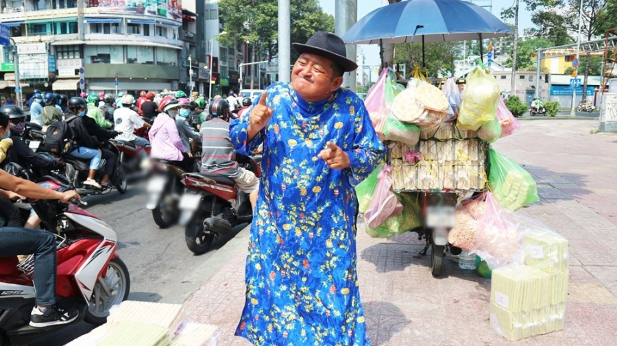 Với người dân Sài thành, thấy chú Ba Chánh là thấy Tết