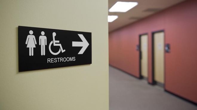 Công ty Anpu quyết định hạn chế hành vi “trốn làm” bằng quy định về thời gian đi toilet. Ảnh: Getty.