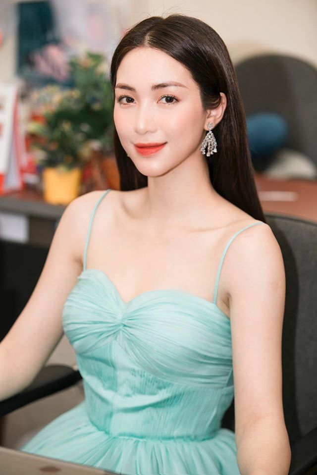 hoa-mat-ngam-can-ho-50m2-moi-tau-cua-hoa-minzy-phong-cach-chau-au-xinh-muon-xiu-phong-khach-den-phong-ngu-nhu-co-tich-688-5498648