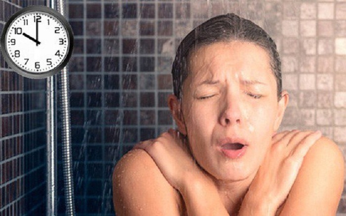 Tắm đêm dễ gây đột quỵ