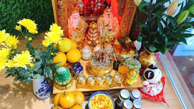 Không nên đặt hoa ly lên bàn thờ