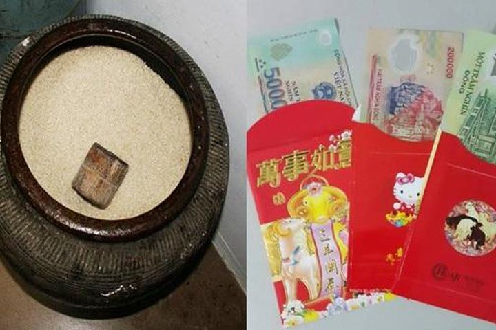 Đặt bao lì xi hút dưới đáy thùng gạo hút lộc