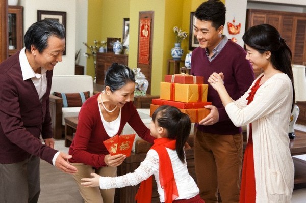 Nhiều năm nay, tôi vẫn luôn chăm lo đủ đầy những cái Tết ben gia đình chồng (Ảnh minh họa)