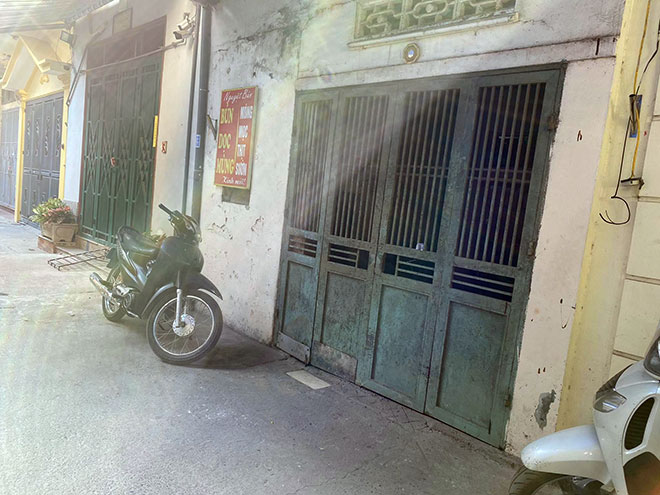 Nơi ở của hai cháu nhỏ lúc mẹ và ông ngoại còn sống
