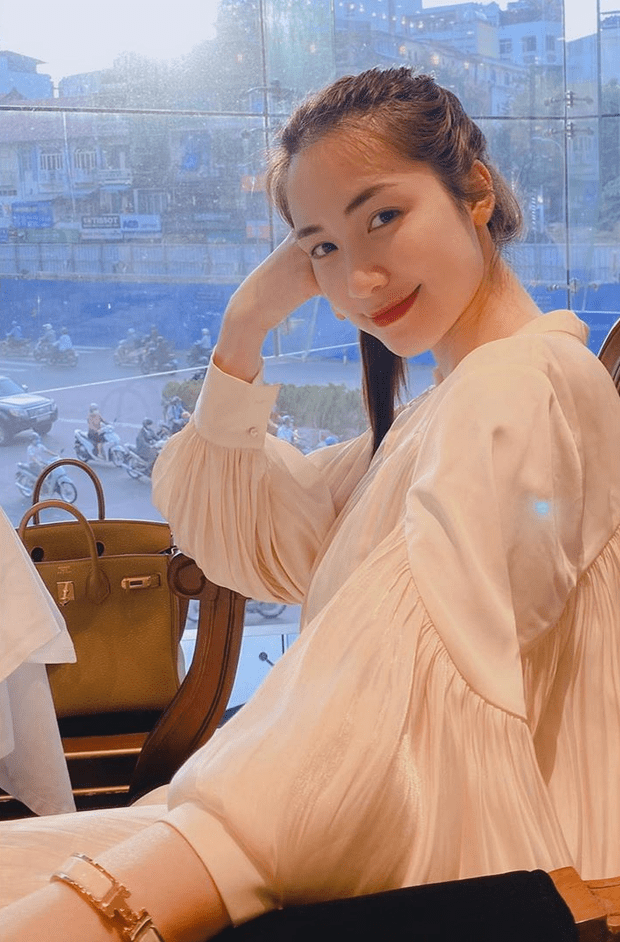 hoa-minzy-thay-doi-tat-tan-tat-khi-yeu-ban-trai-thieu-gia-len-huong-nhan-sac-va-truong-thanh-tinh-cach-4f5-5506836