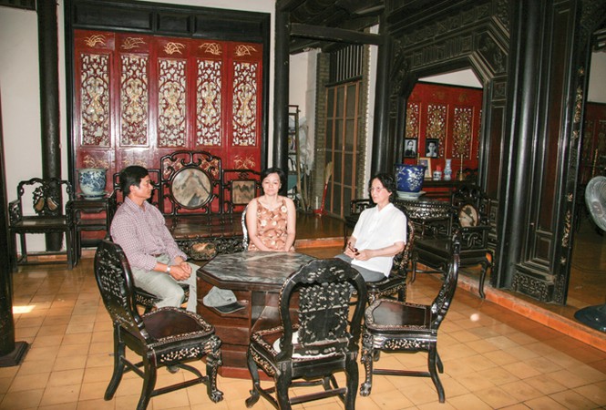 Nội thất và cổ vật của bá hộ Xường để lại, tại nhà thờ họ Lý, số 292 Hải Thượng Lãn Ông, quận 5 (Ảnh: Tiền Phong)