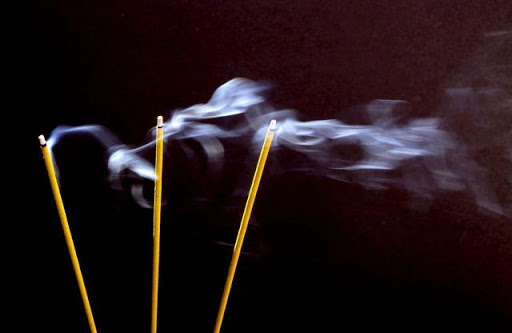 Cách phòng ngừa tác hại của khói hương đối với sức khỏe, nhớ lưu lại để áp dụng trong ngày Tết