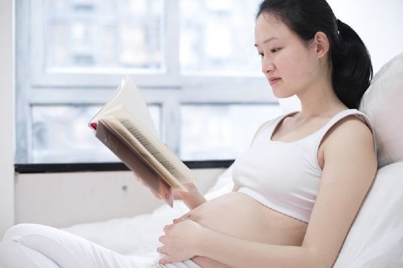 Mẹ bầu đọc sách lợi gì