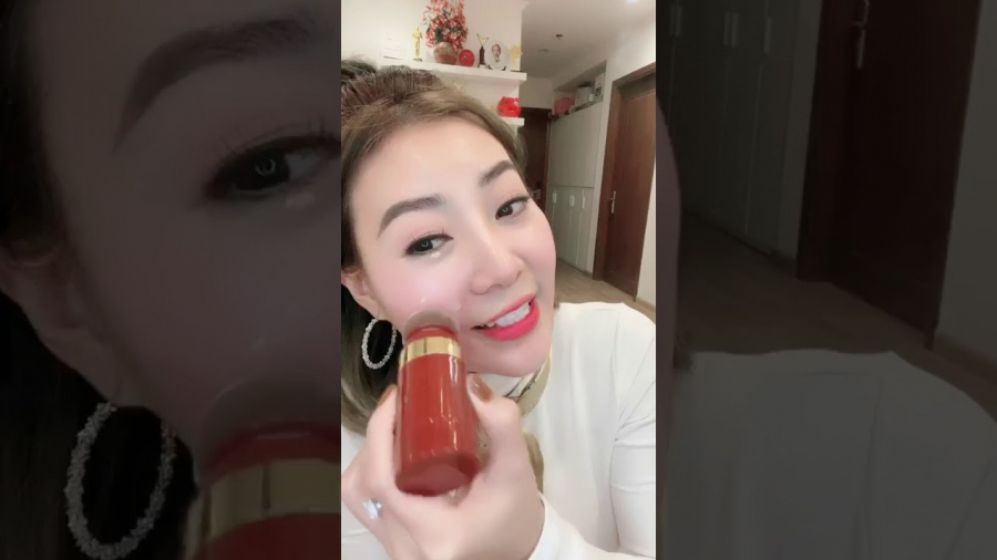 Diễn viên Thanh Hương hướng dẫn sử dụng mỹ phẩm trang điểm Vanesa